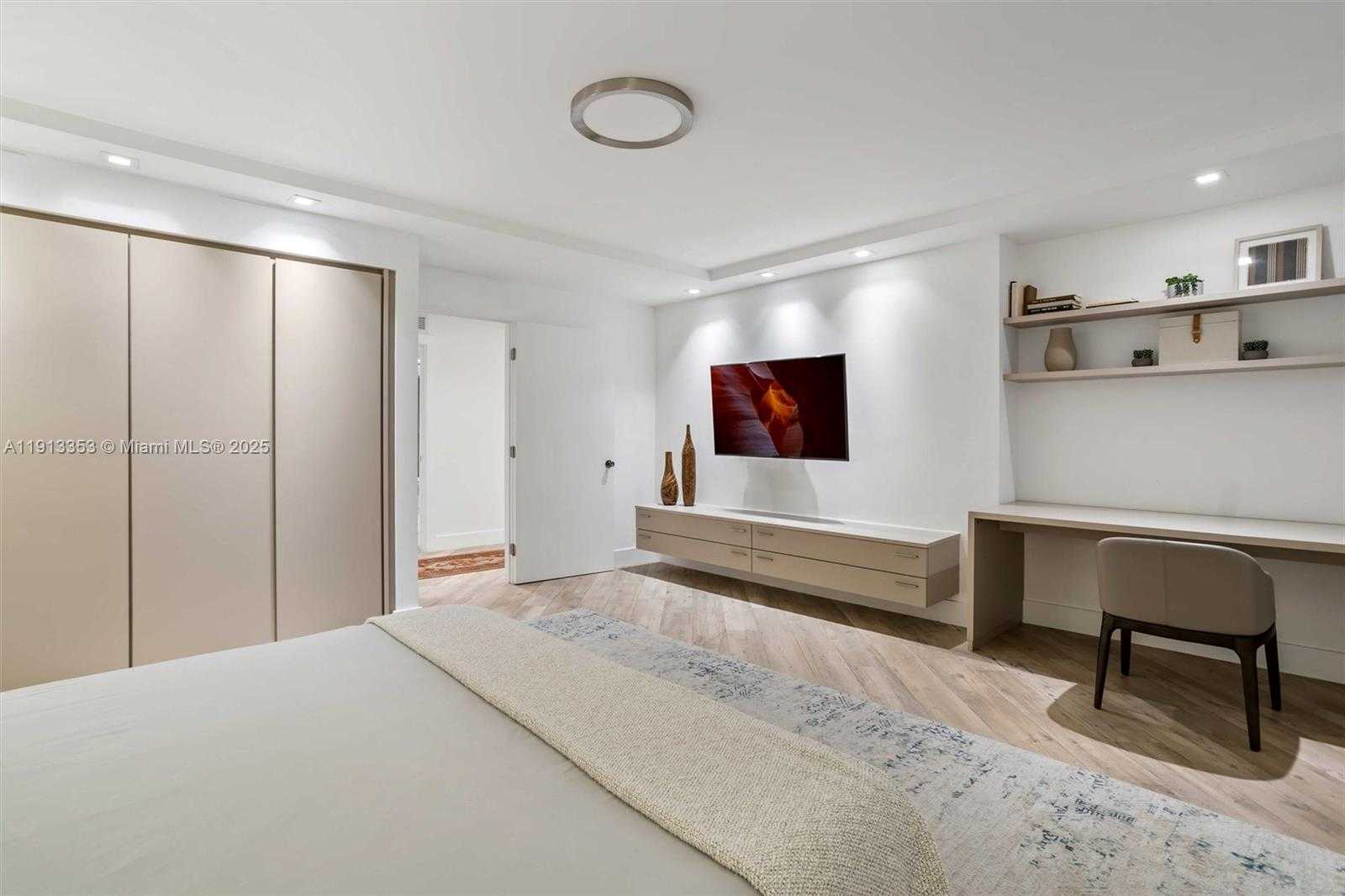 Small Image of 2301 COLLINS AVE #1432, Miami Beach Number 31