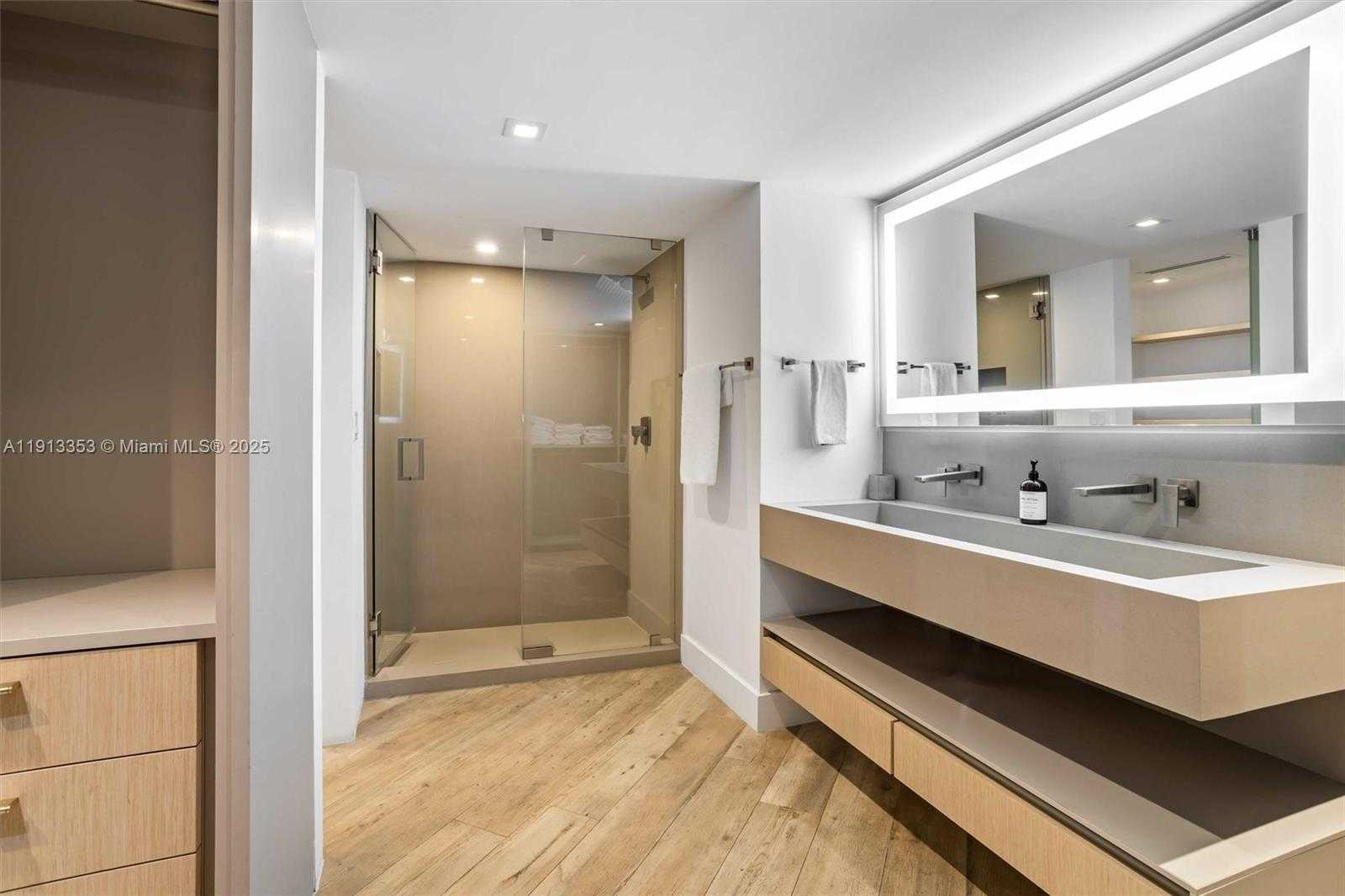 Small Image of 2301 COLLINS AVE #1432, Miami Beach Number 36