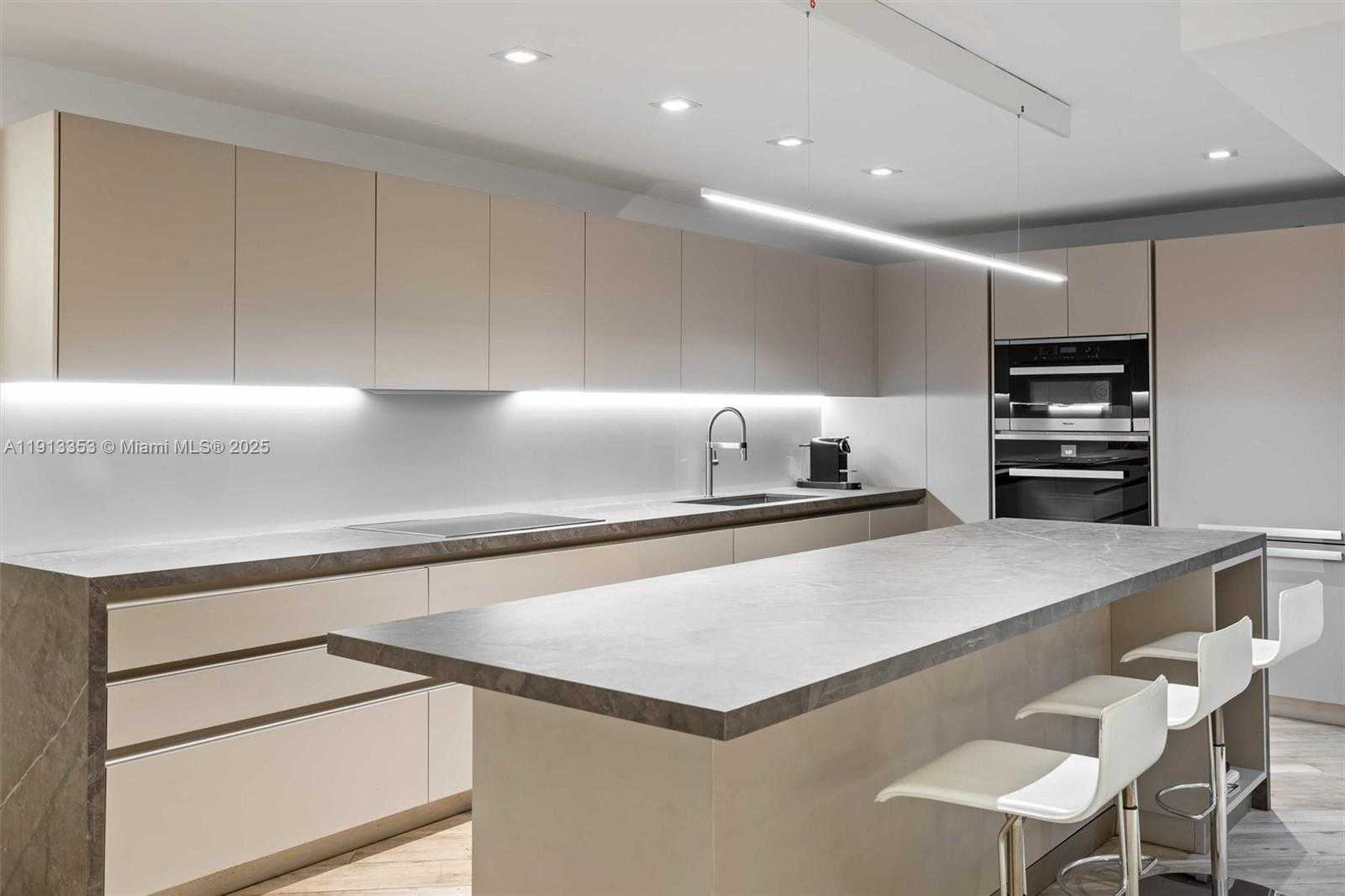 Small Image of 2301 COLLINS AVE #1432, Miami Beach Number 42