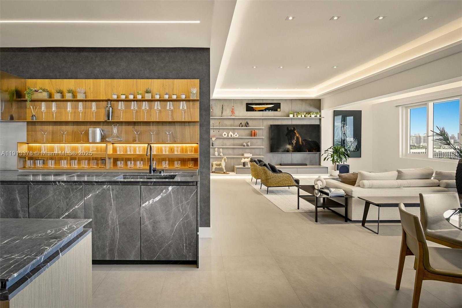 Small Image of 2301 COLLINS AVE #1634, Miami Beach Number 1