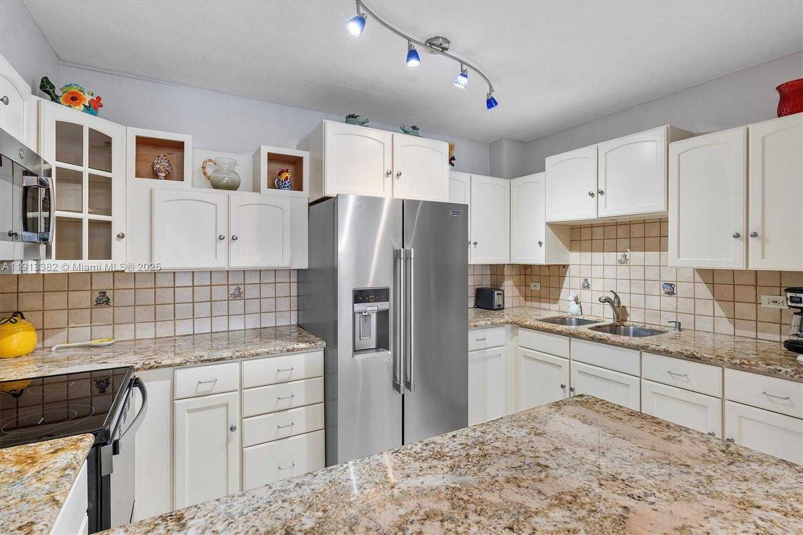 Small Image of 5005 COLLINS AVE #708, Miami Beach Number 15