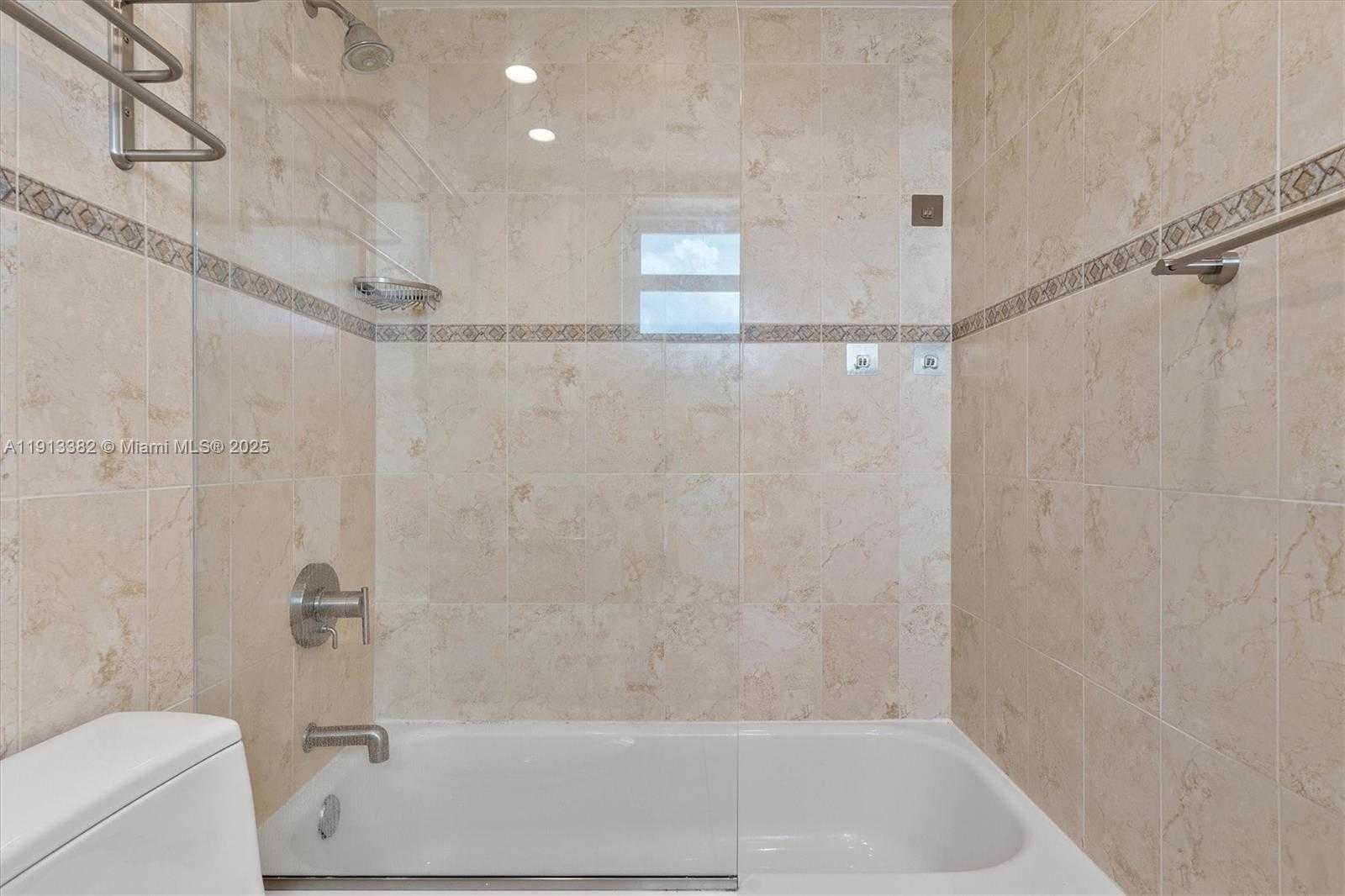 Small Image of 5005 COLLINS AVE #708, Miami Beach Number 20