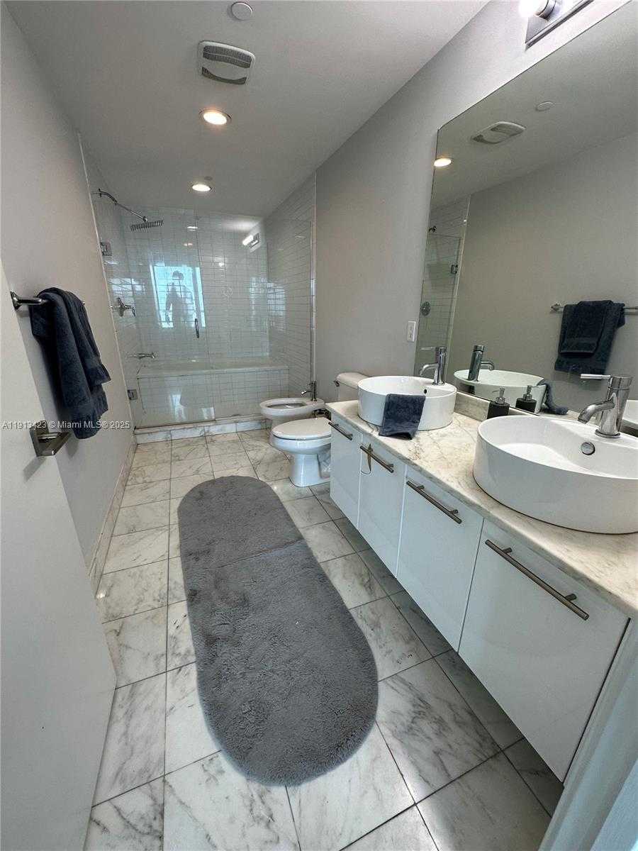Small Image of 888 BISCAYNE BLVD #4302, Miami Number 3