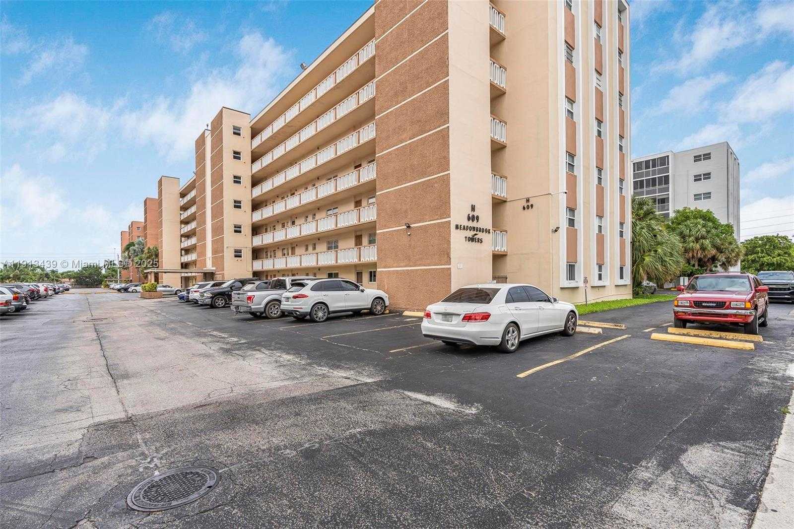 Small Image of 609 NORTH EAST 14TH AVE #603, Hallandale Beach Number 22
