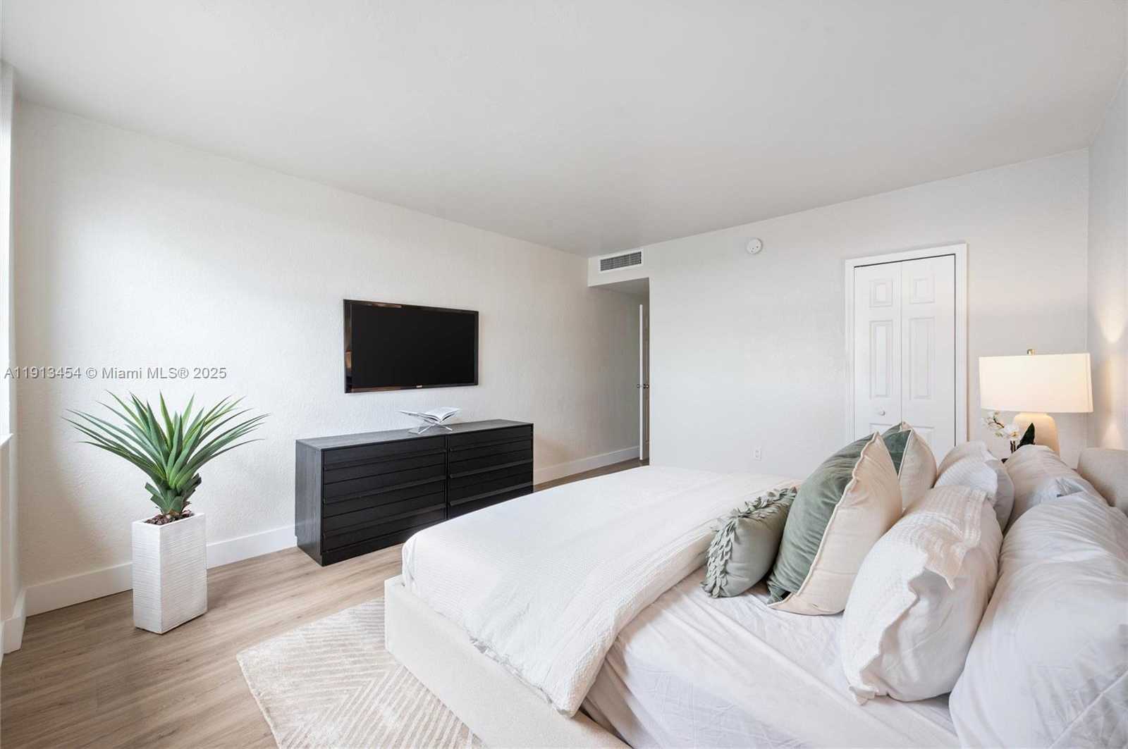 Small Image of 10350 WEST BAY HARBOR DR #10K, Bay Harbor Islands Number 12