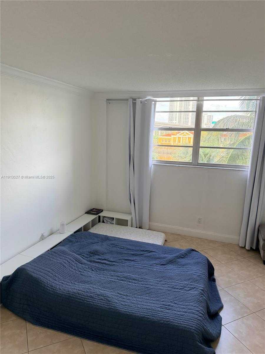 Small Image of 19380 COLLINS AVE #411, Sunny Isles Beach Number 4