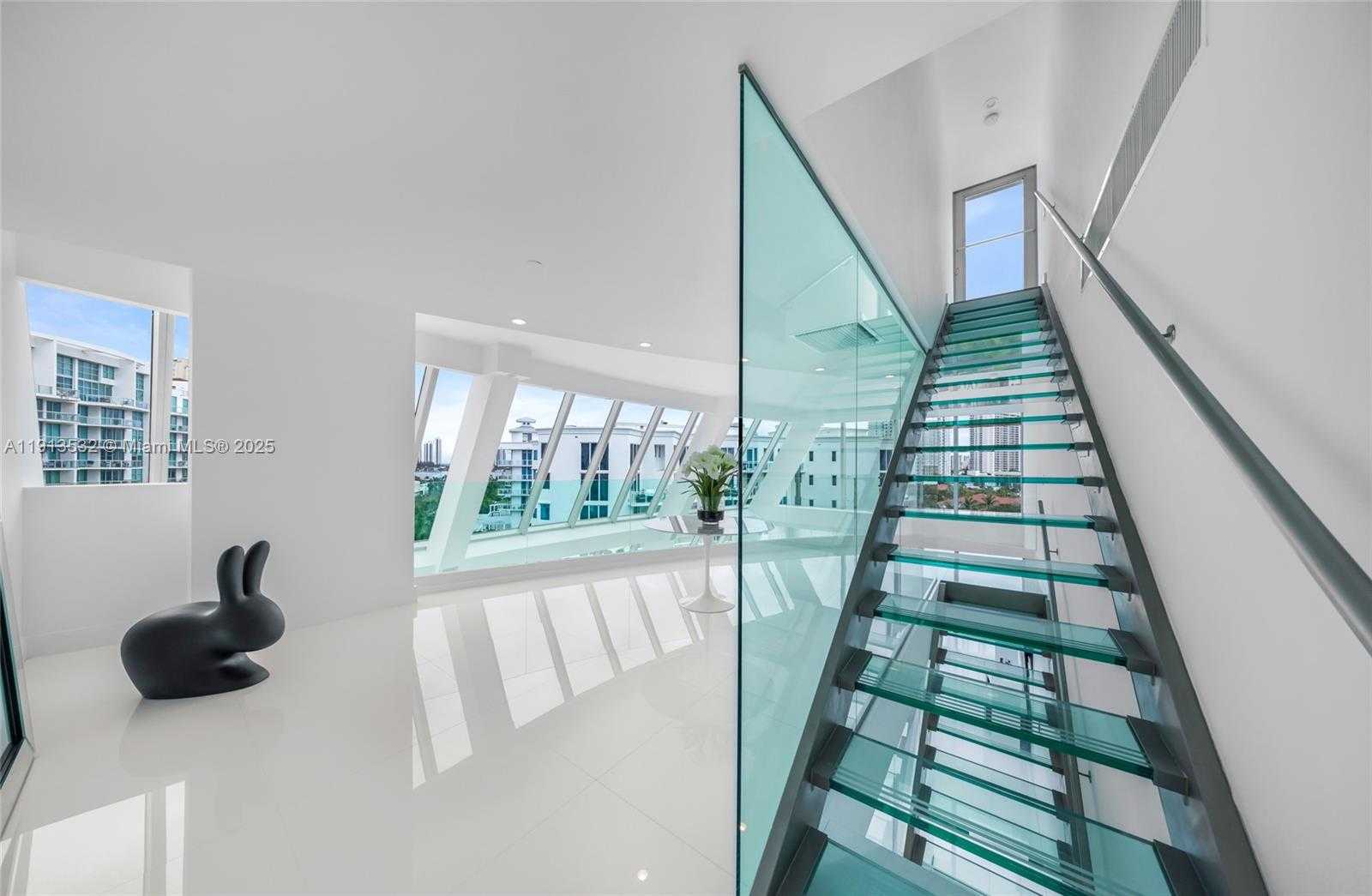 Small Image of Aventura Number 11