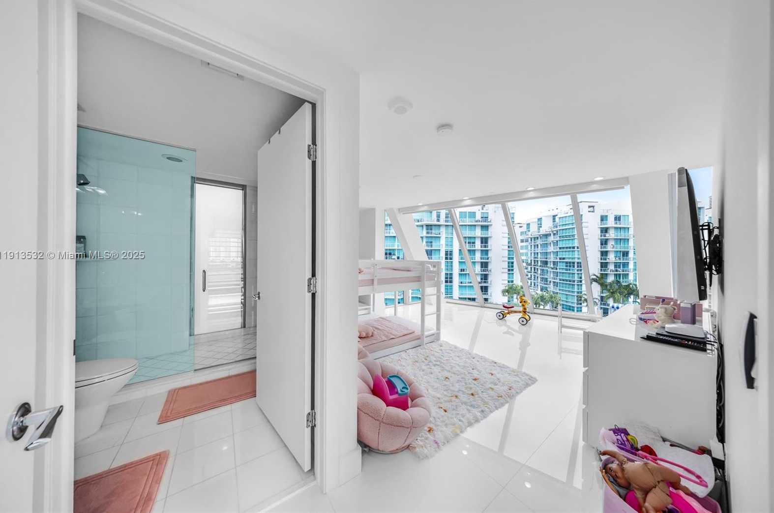 Small Image of Aventura Number 14