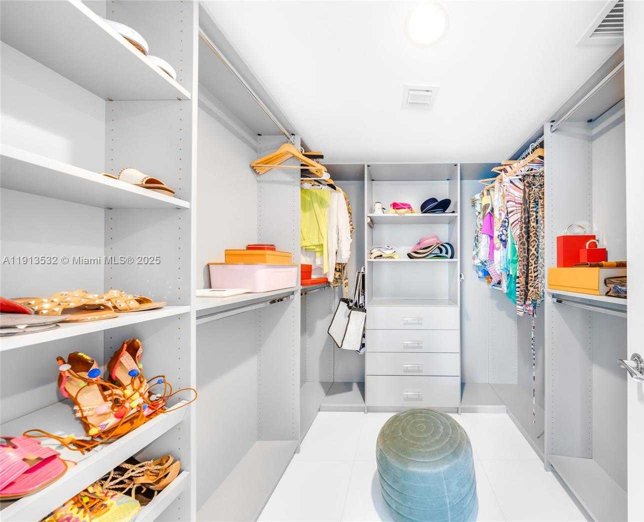 Small Image of Aventura Number 23