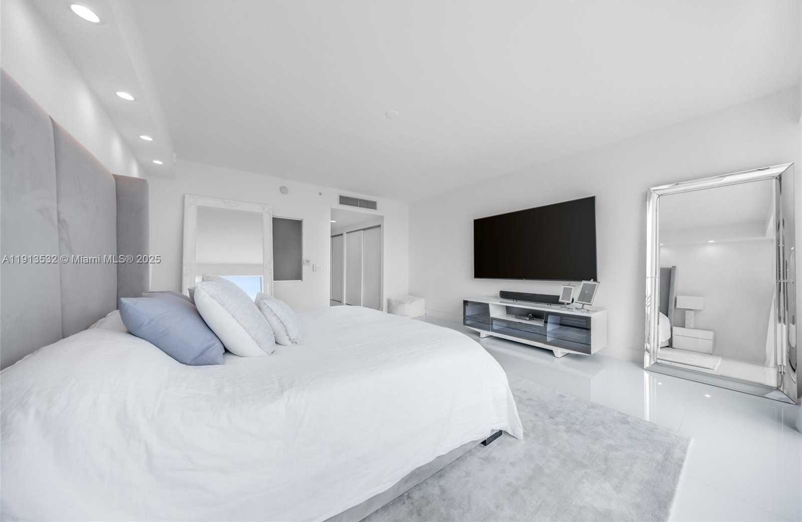 Small Image of Aventura Number 29