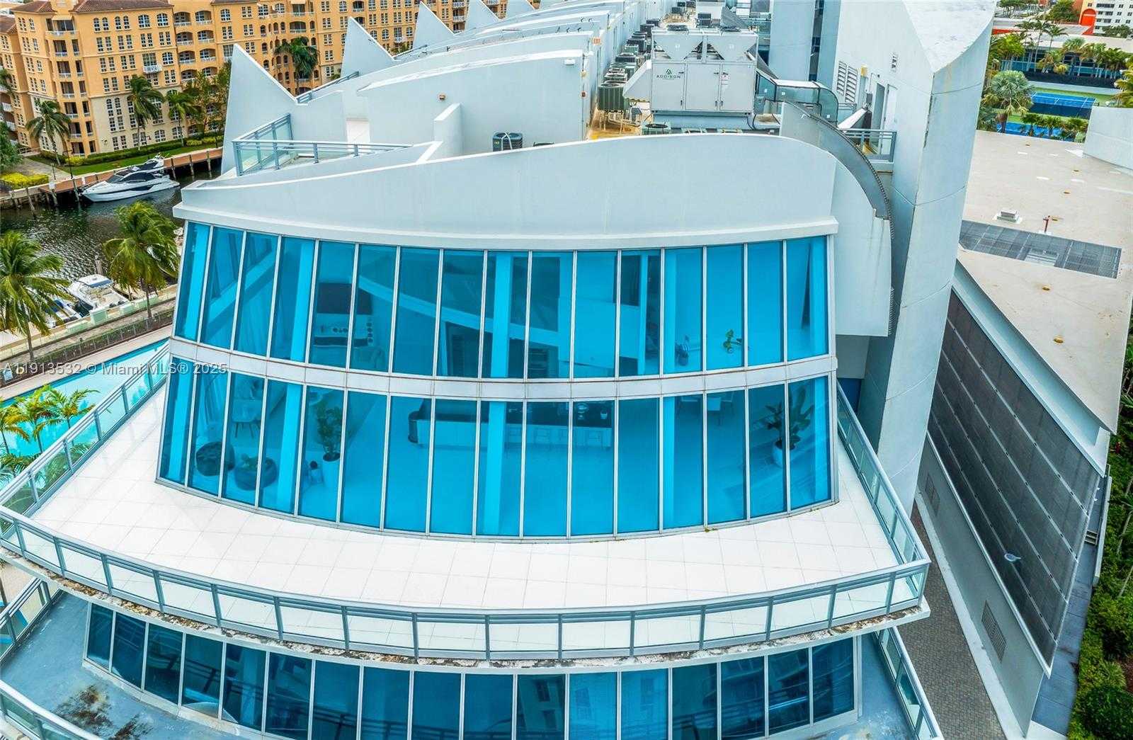 Small Image of Aventura Number 3