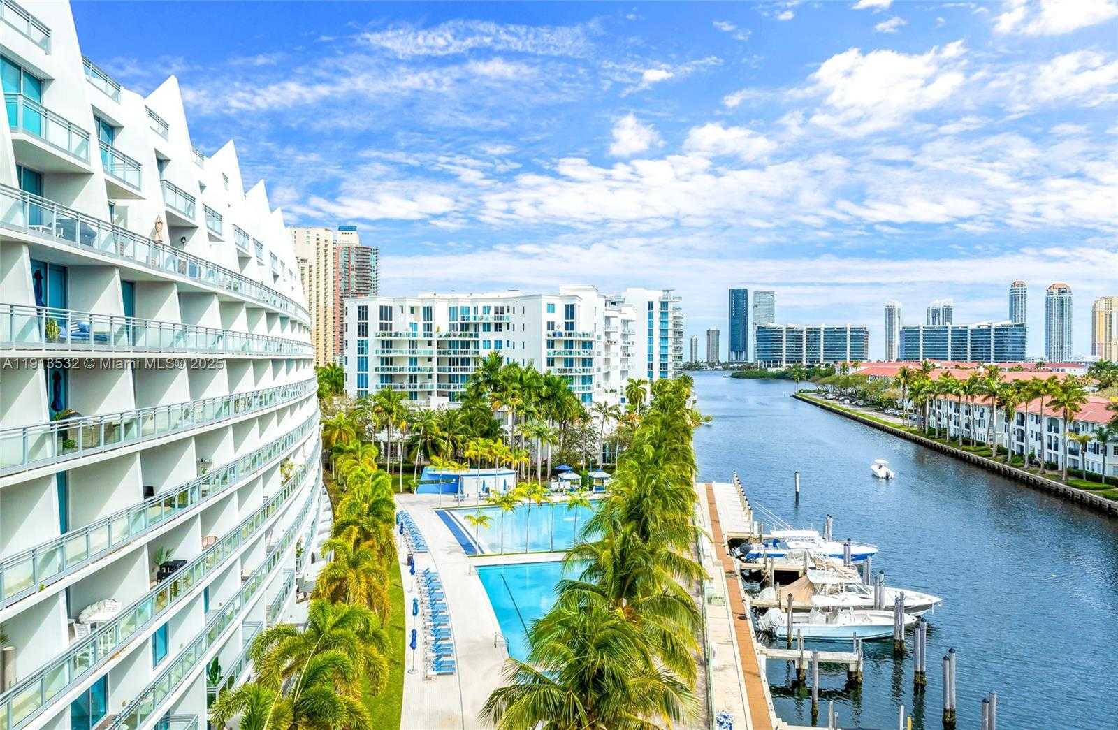 Small Image of Aventura Number 39