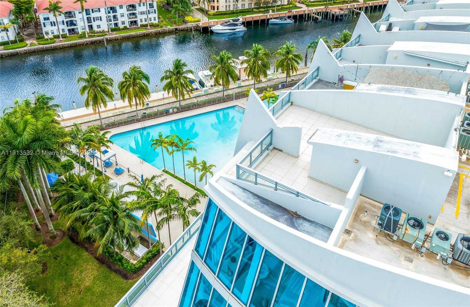 Small Image of Aventura Number 4