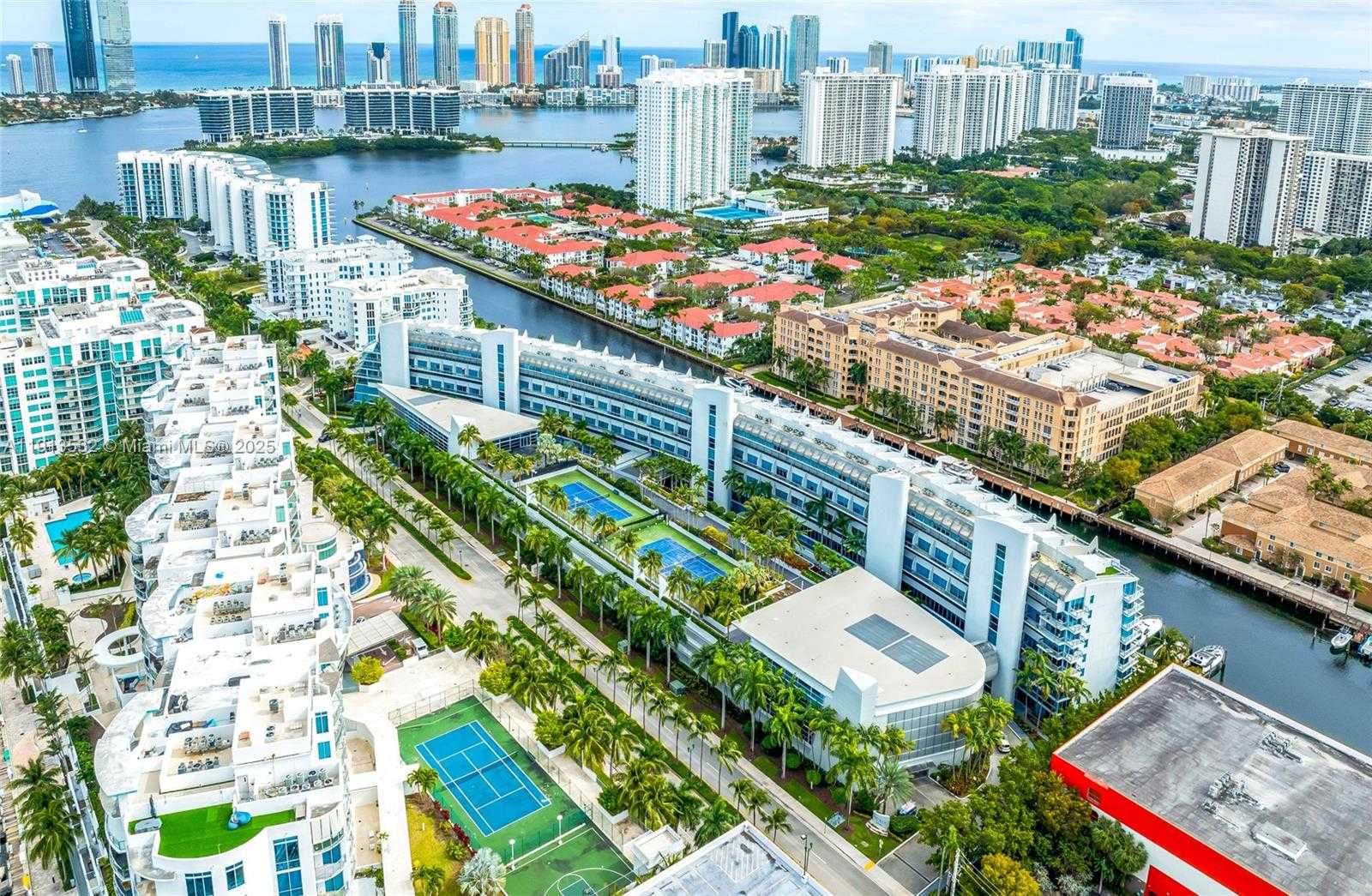 Small Image of Aventura Number 52