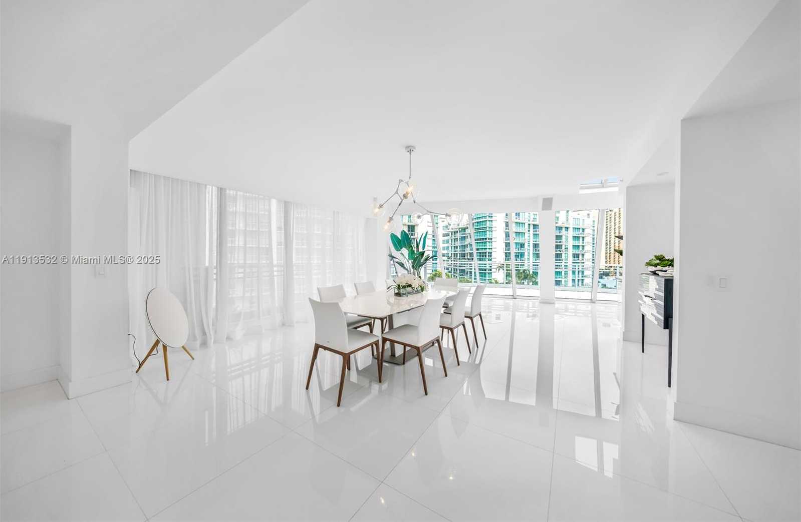 Small Image of Aventura Number 58