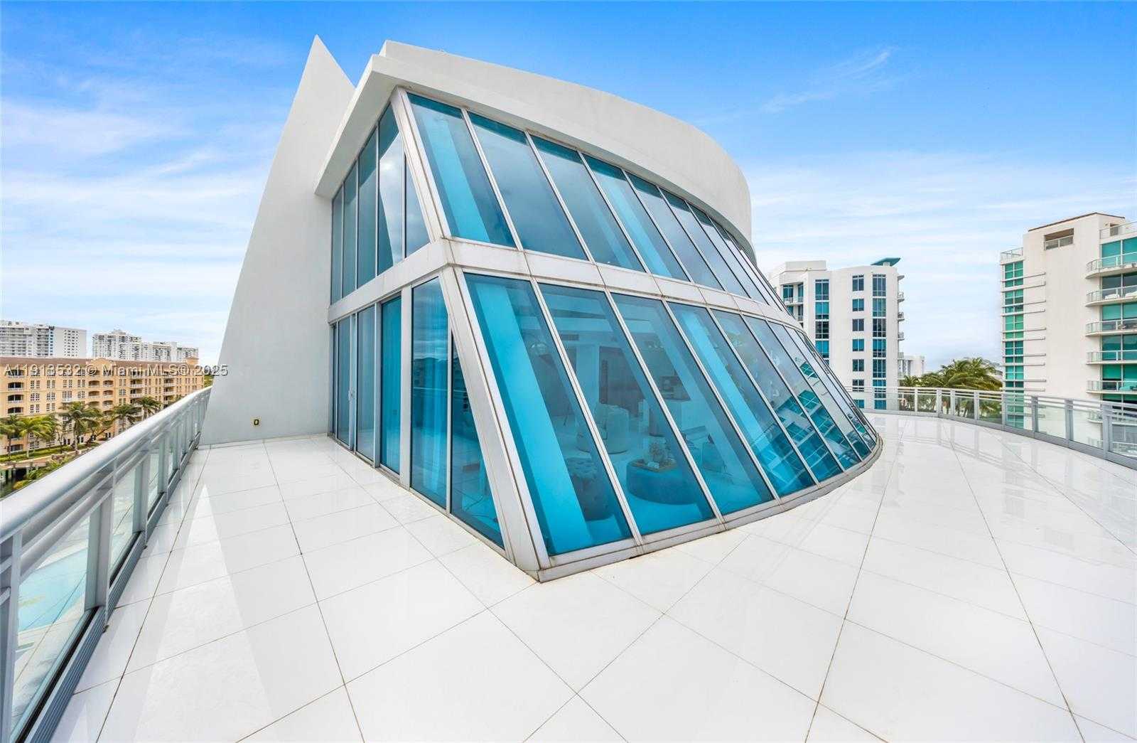 Small Image of Aventura Number 6