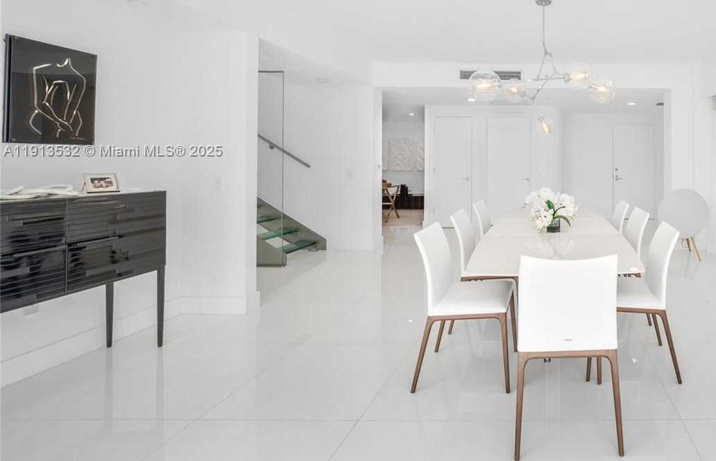 Small Image of Aventura Number 61