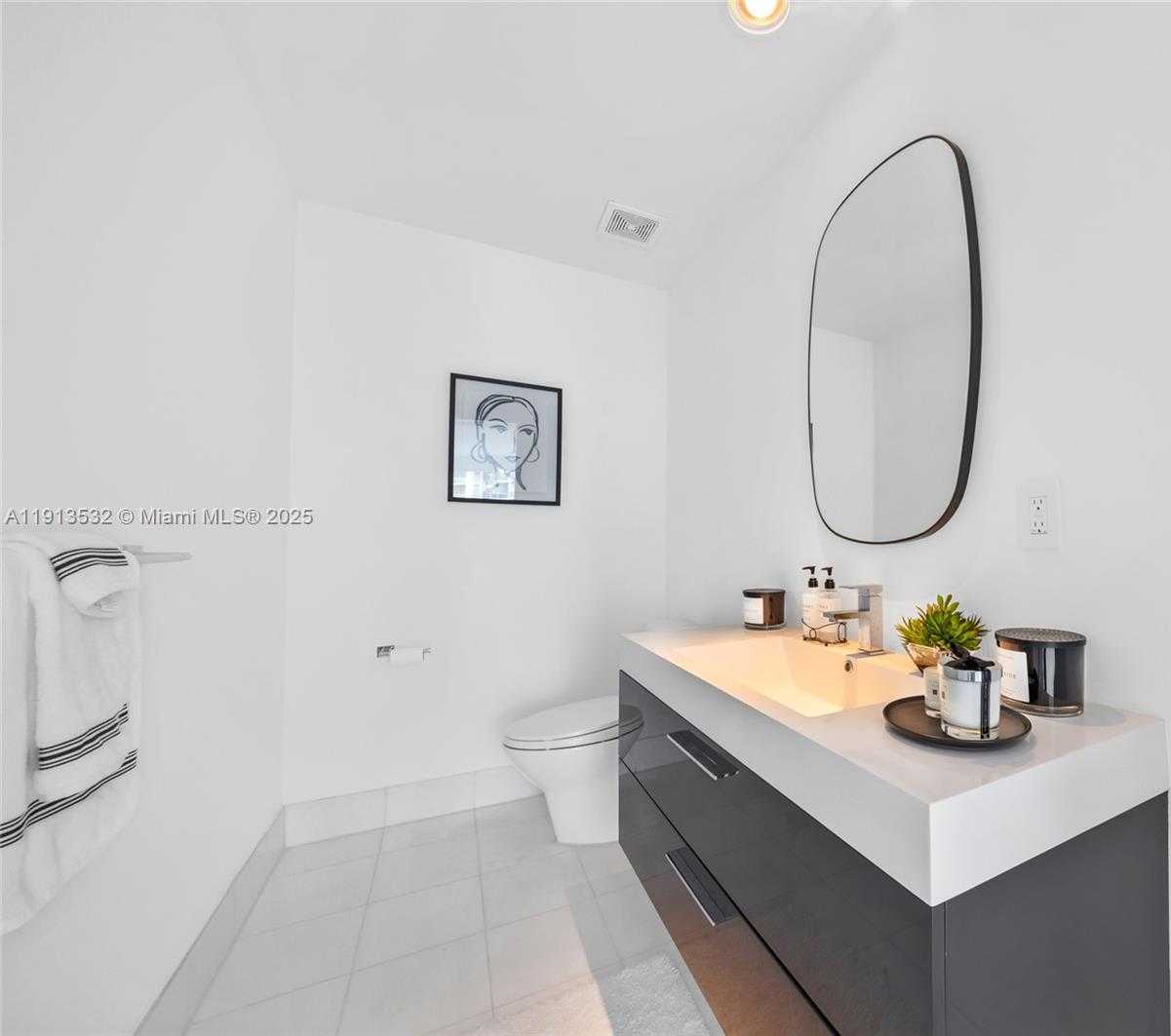 Small Image of Aventura Number 64