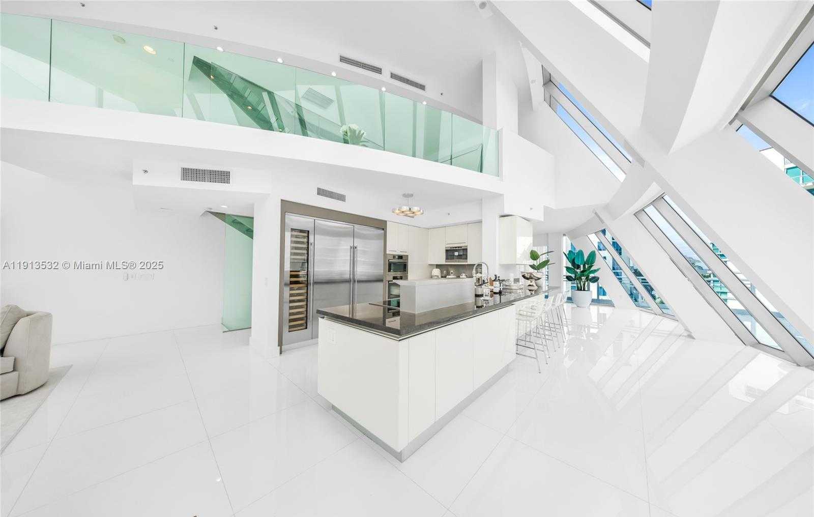 Small Image of Aventura Number 68