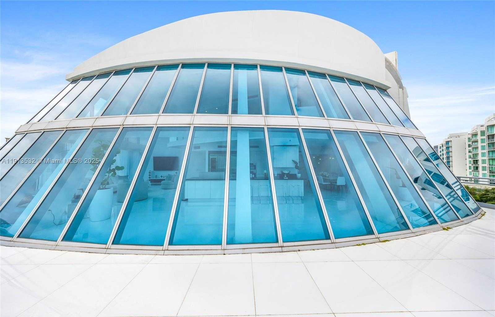 Small Image of Aventura Number 7