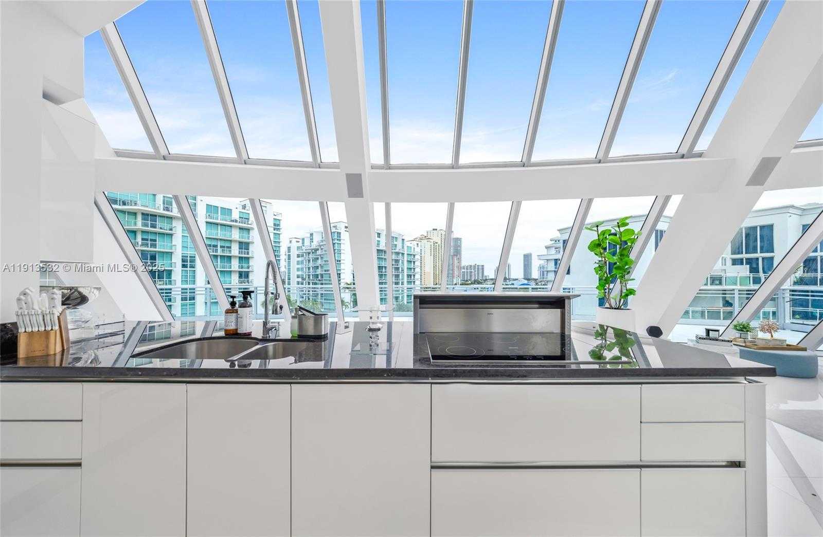 Small Image of Aventura Number 71