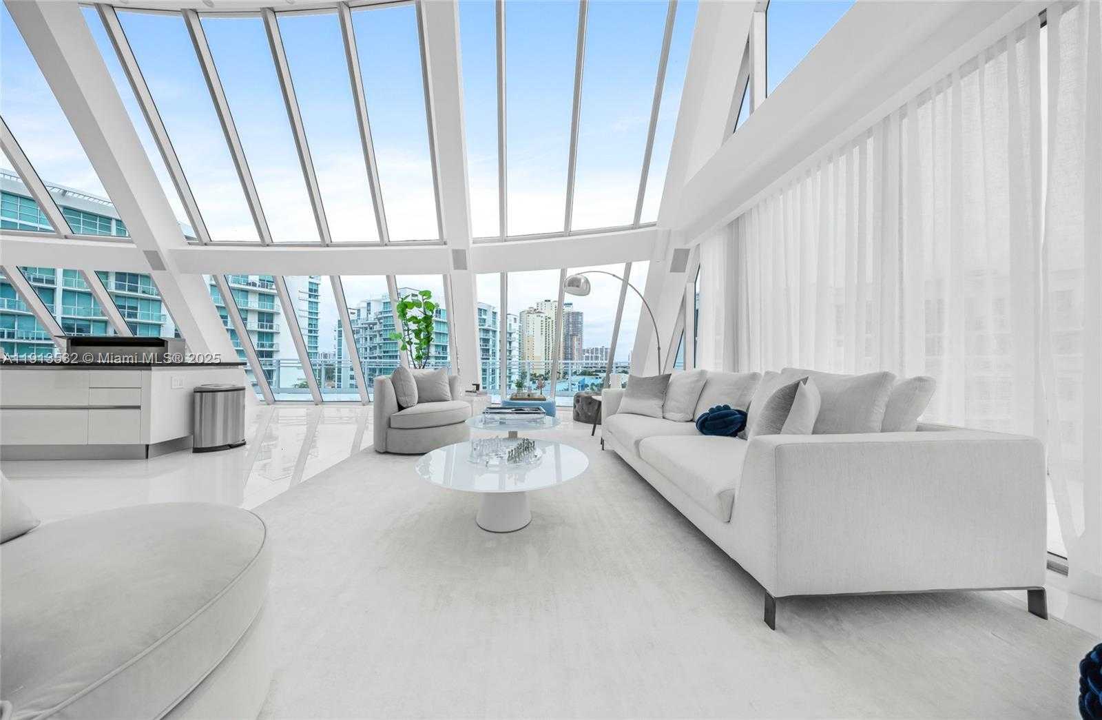 Small Image of Aventura Number 79