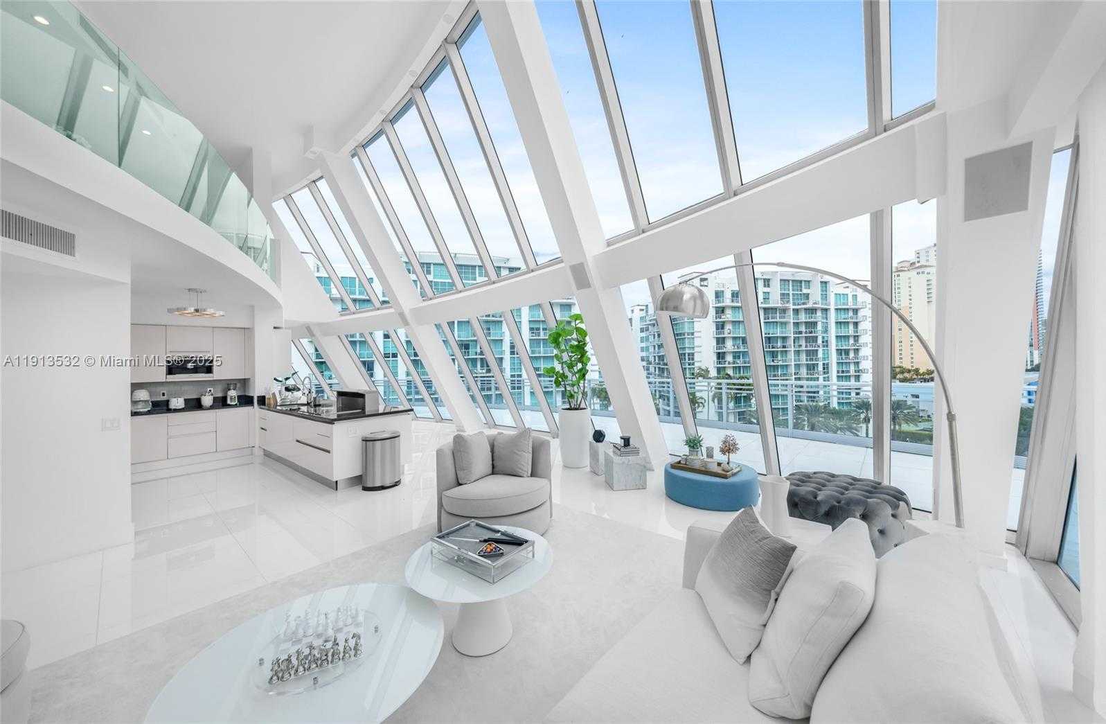 Small Image of Aventura Number 80