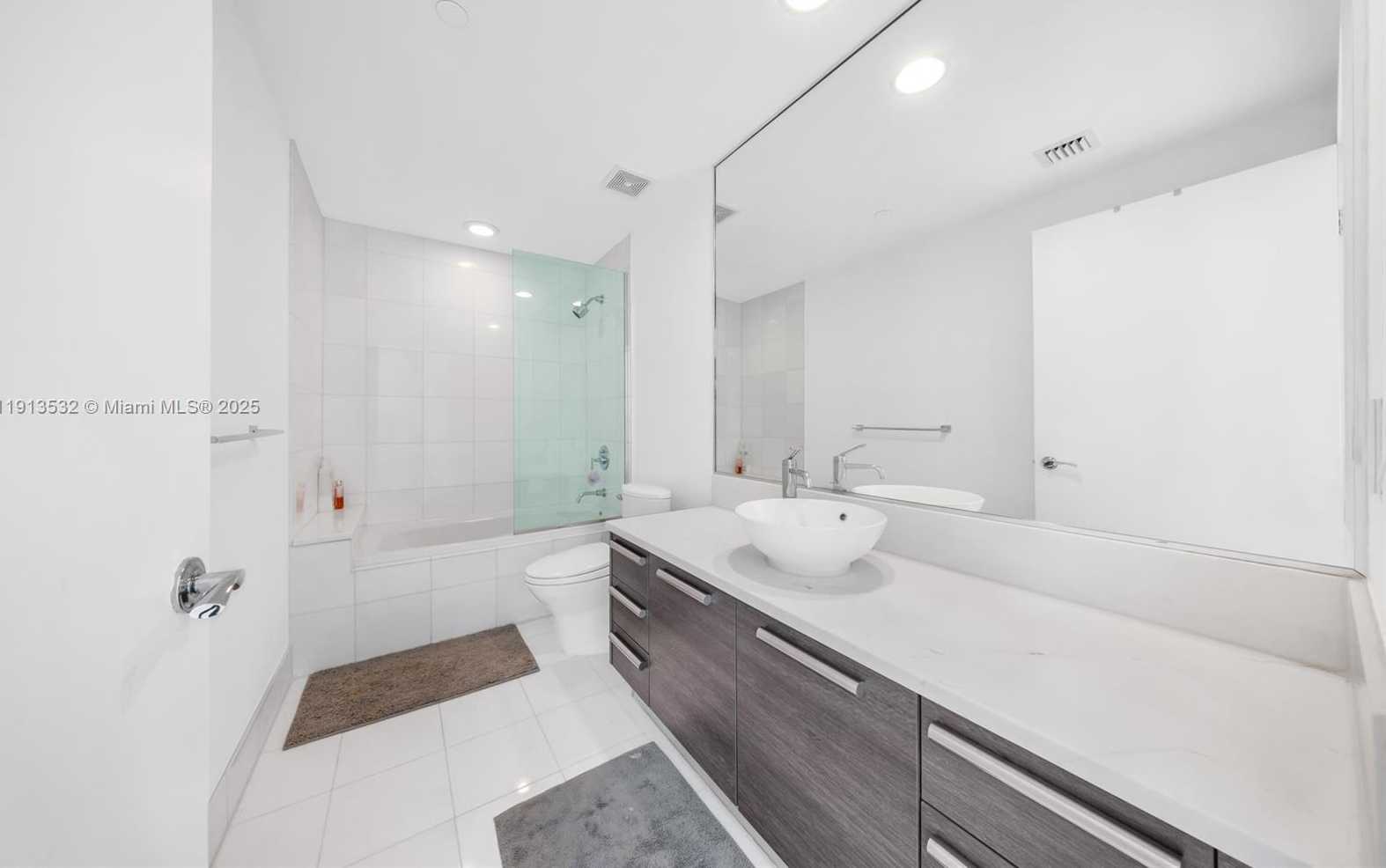 Small Image of Aventura Number 85