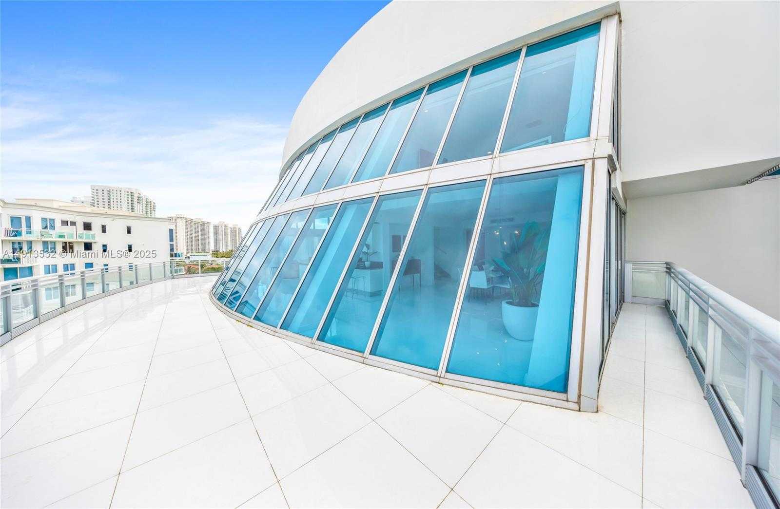 Small Image of Aventura Number 9