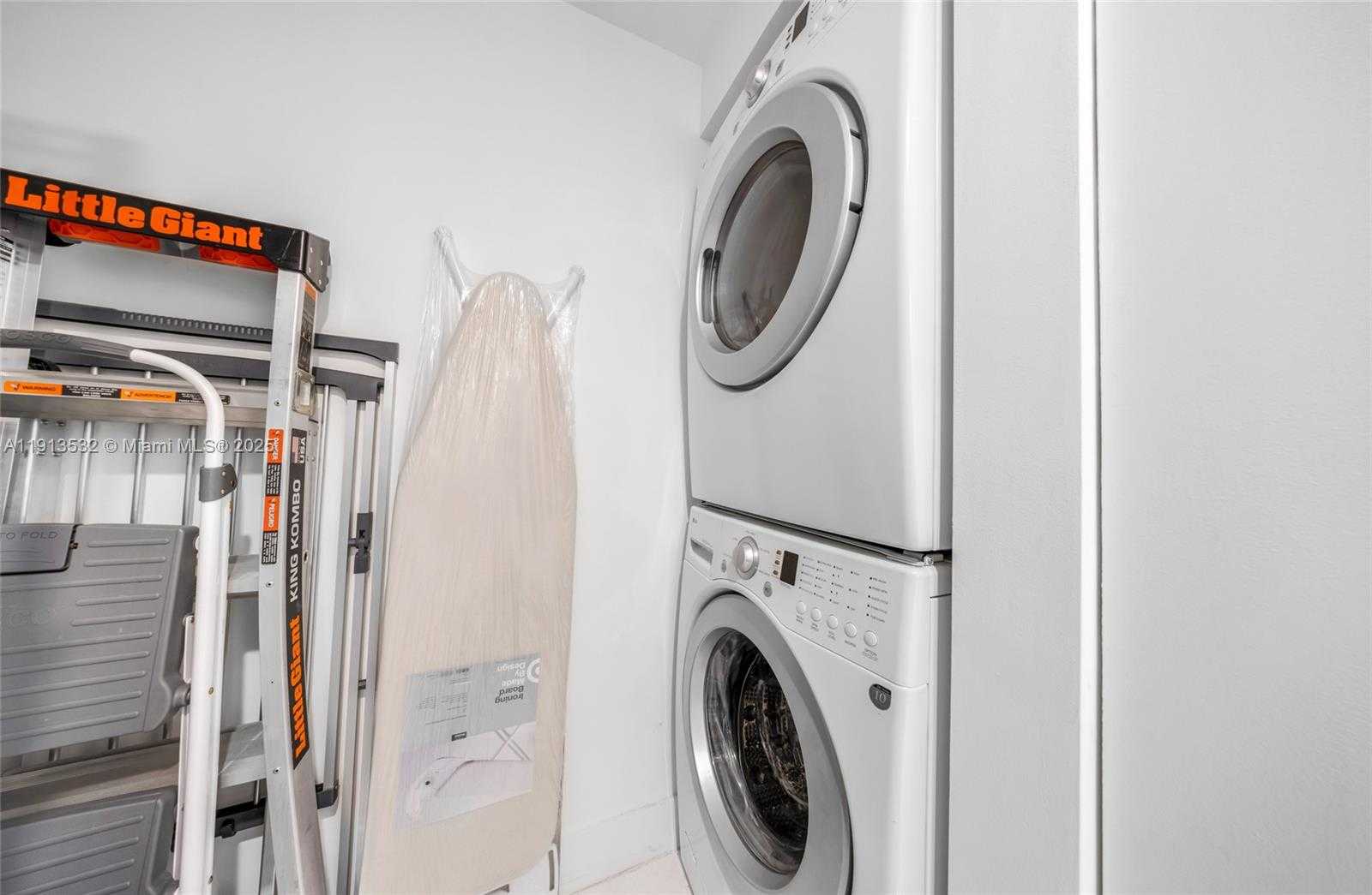 Small Image of Aventura Number 96