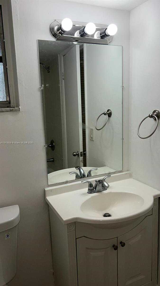 Small Image of 8860 FONTAINEBLEAU BLVD #403, Miami Number 11