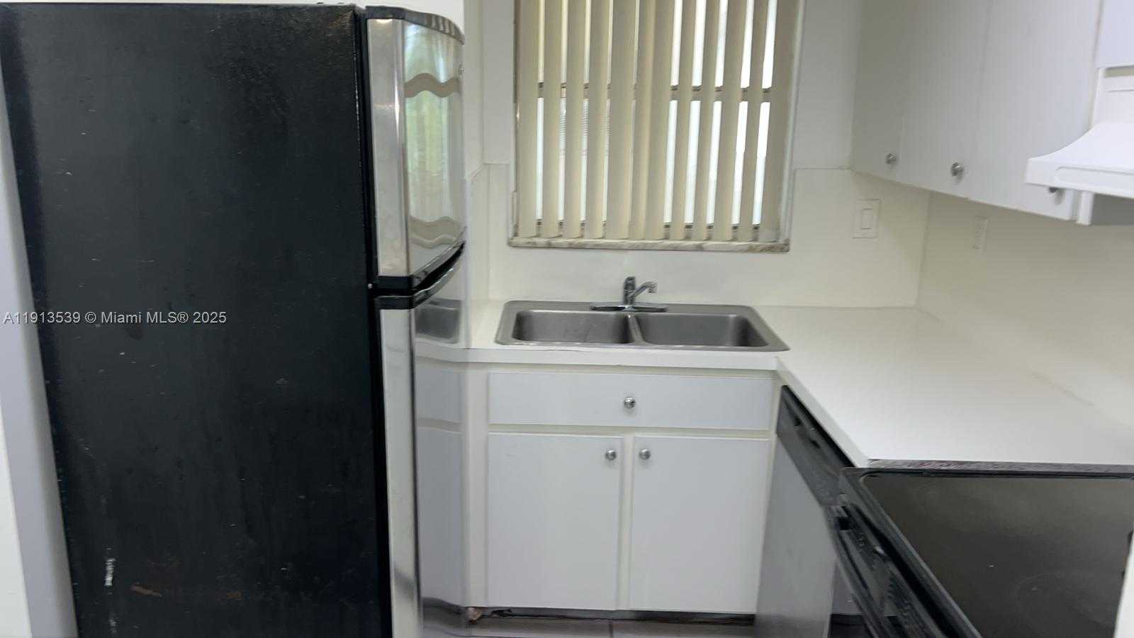 Small Image of 8860 FONTAINEBLEAU BLVD #403, Miami Number 12