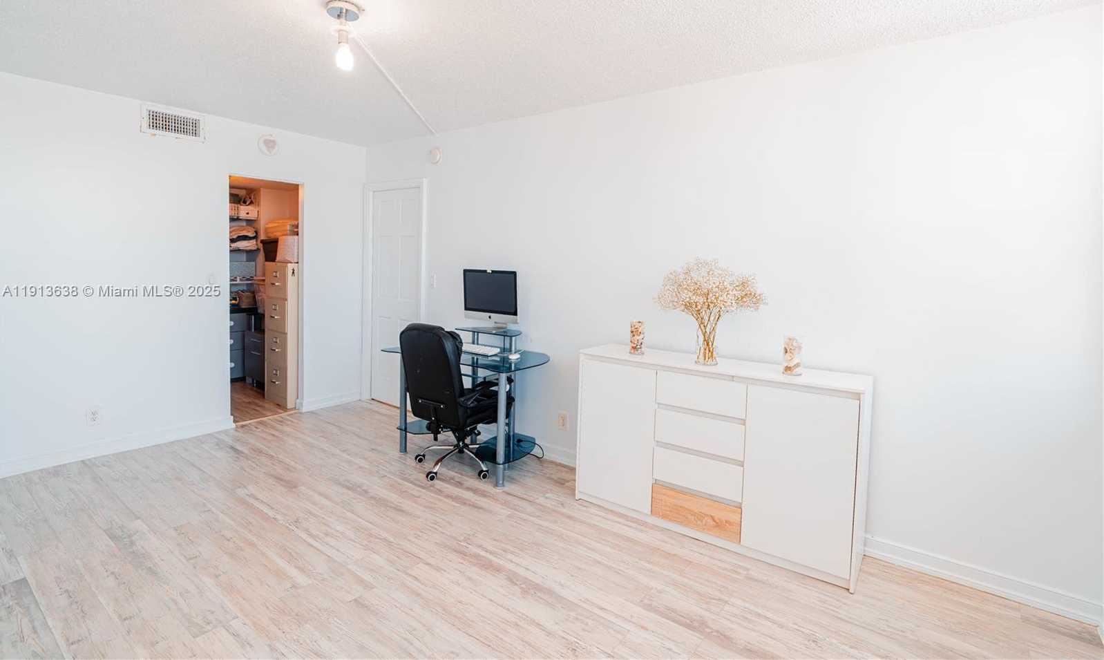 Small Image of 1817 SOUTH OCEAN DRIV #918, Hallandale Beach Number 22