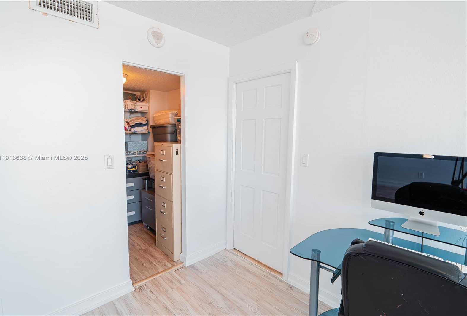 Small Image of 1817 SOUTH OCEAN DRIV #918, Hallandale Beach Number 29