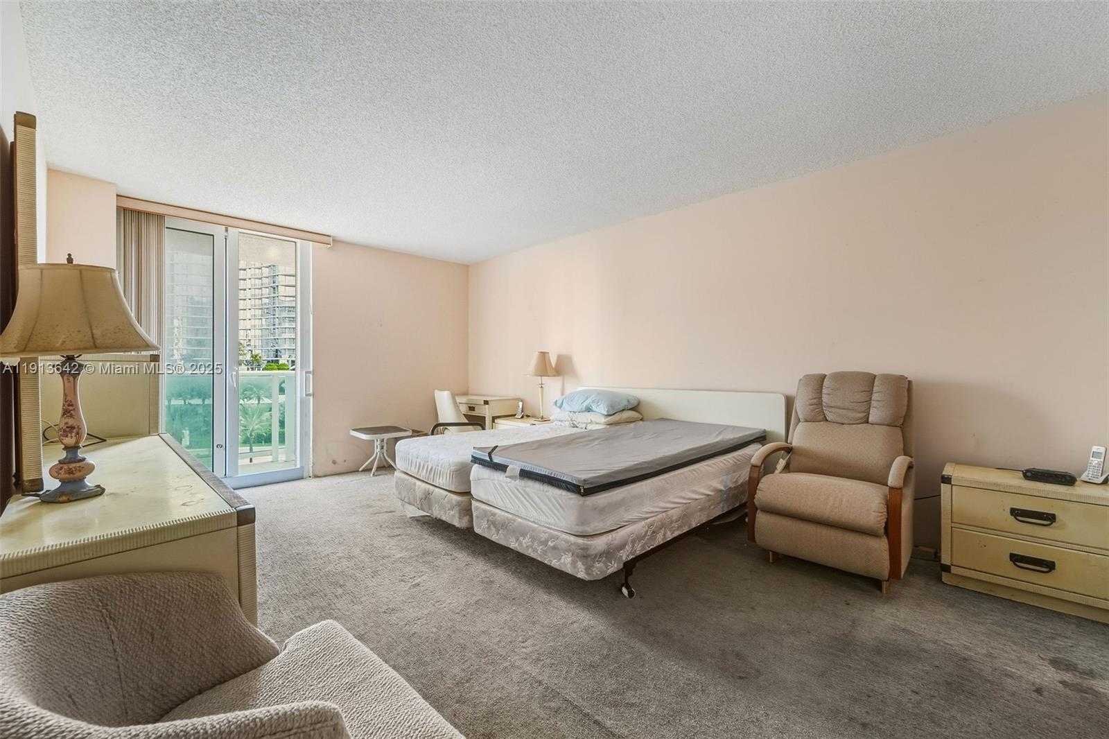 Small Image of 100 BAYVIEW DR #615, Sunny Isles Beach Number 13