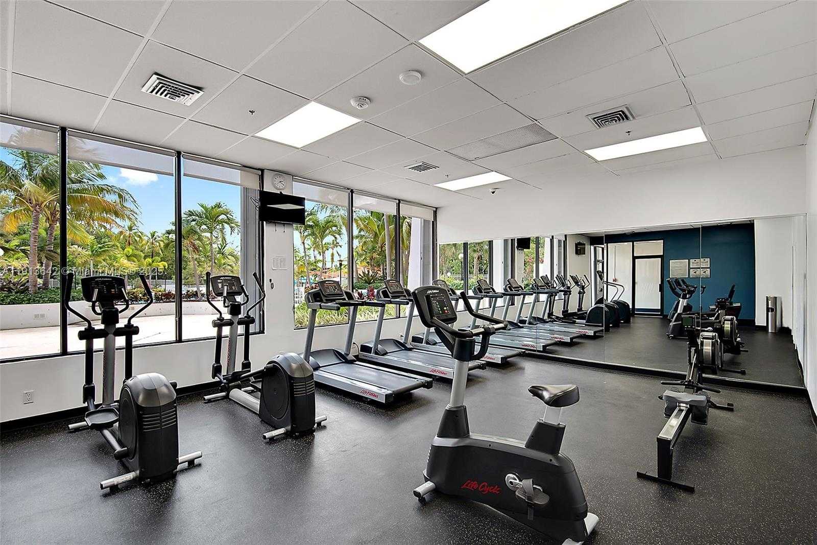 Small Image of 100 BAYVIEW DR #615, Sunny Isles Beach Number 17