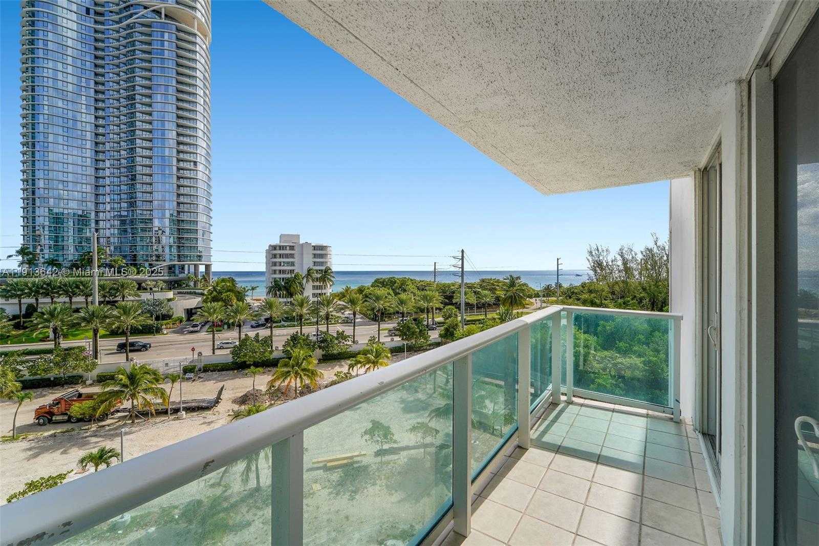 Small Image of 100 BAYVIEW DR #615, Sunny Isles Beach Number 6