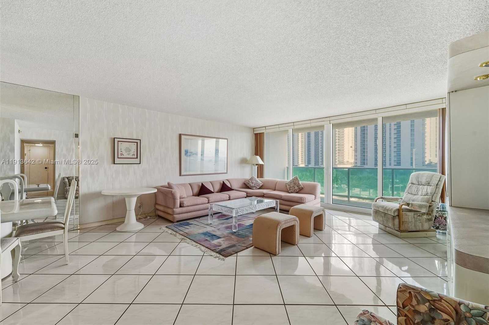 Small Image of 100 BAYVIEW DR #615, Sunny Isles Beach Number 8