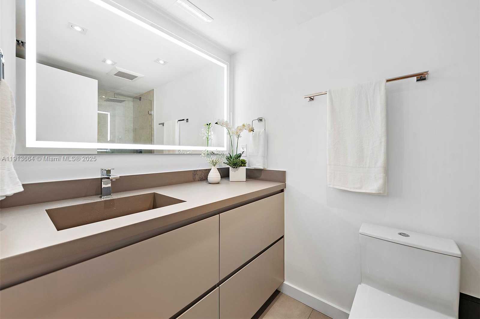 Small Image of 2301 COLLINS AVE #1004, Miami Beach Number 18