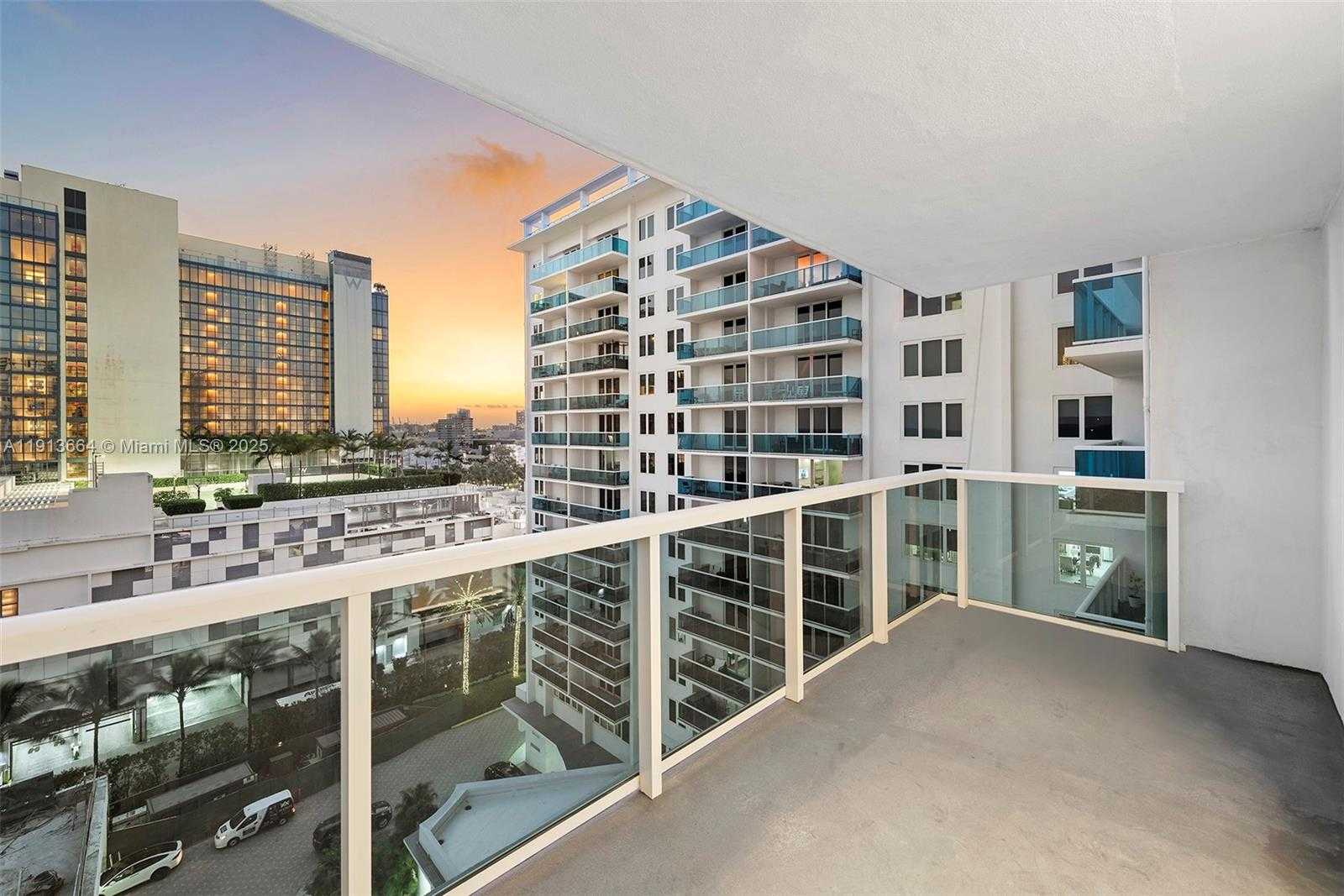 Small Image of 2301 COLLINS AVE #1004, Miami Beach Number 3