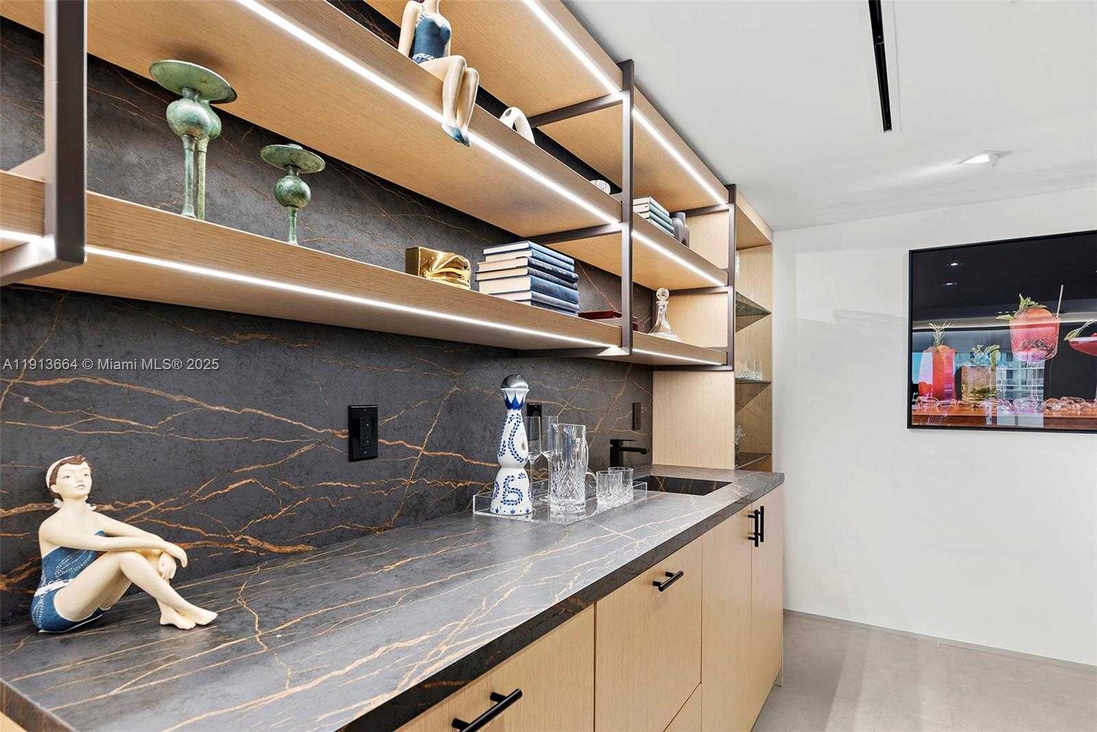 Small Image of 2301 COLLINS AVE #1004, Miami Beach Number 38