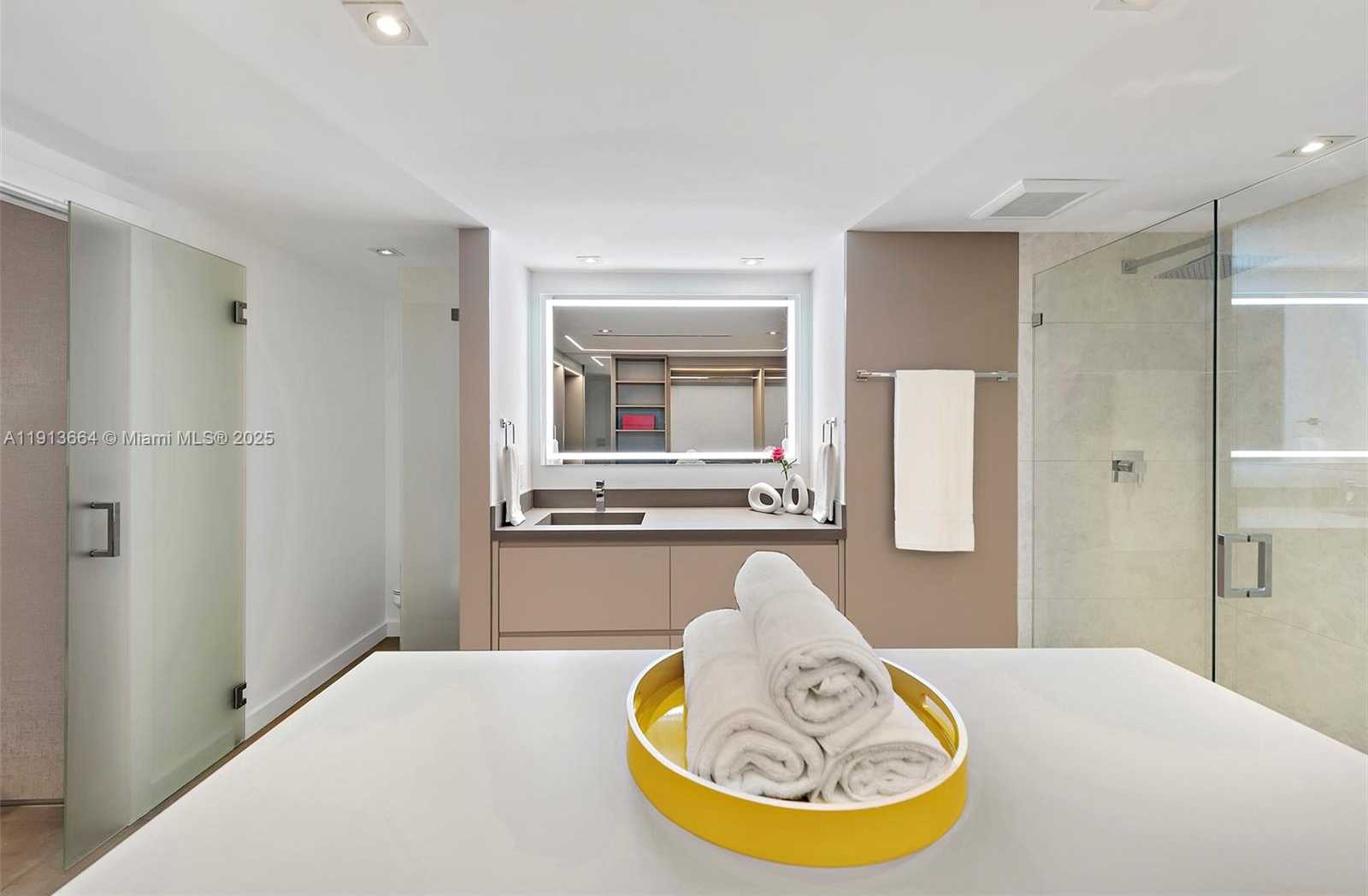 Small Image of 2301 COLLINS AVE #1004, Miami Beach Number 4