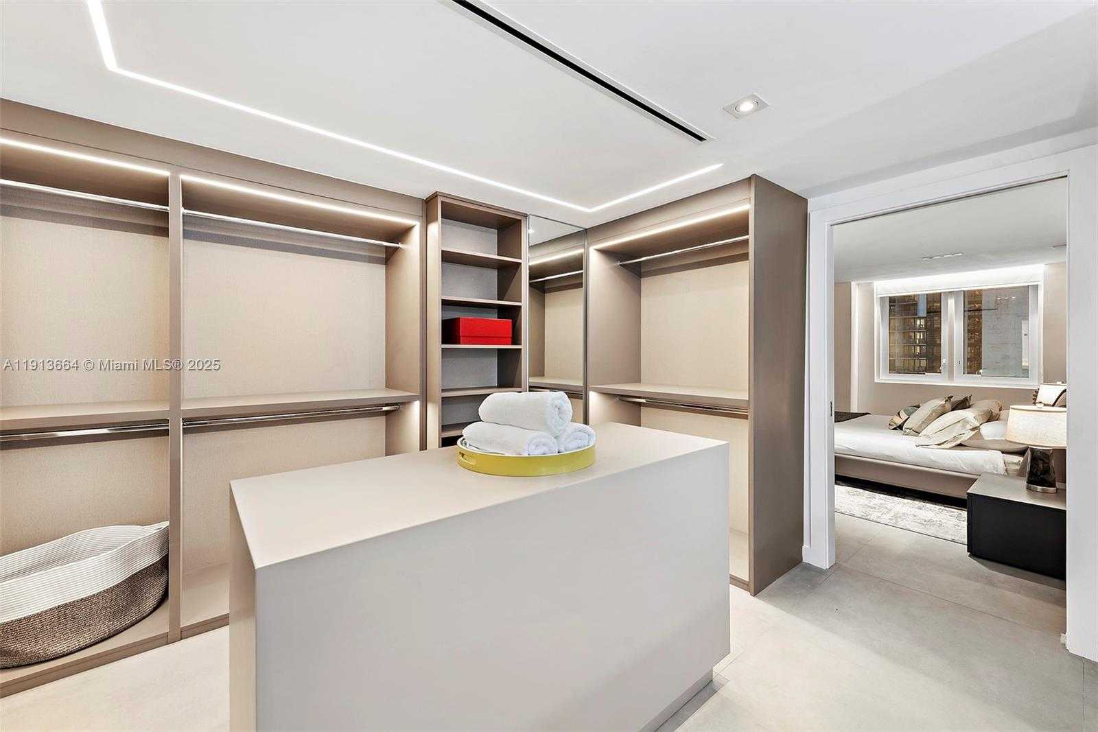 Small Image of 2301 COLLINS AVE #1004, Miami Beach Number 6