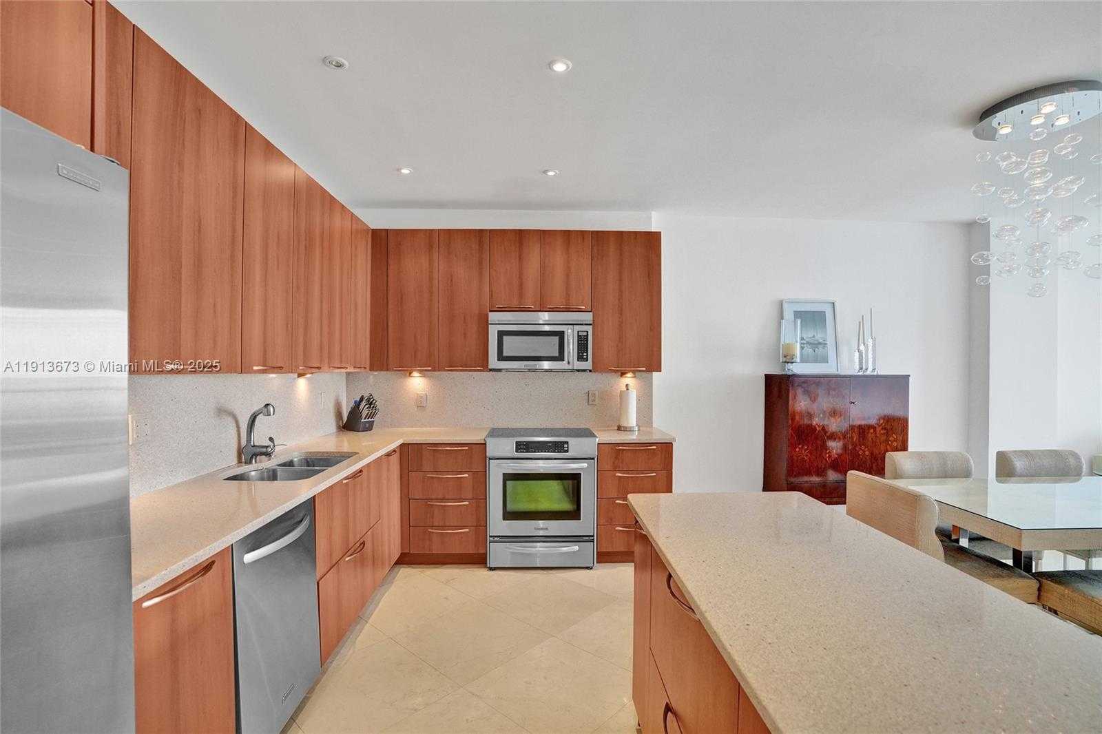 Small Image of 19370 COLLINS AVE #PH-24, Sunny Isles Beach Number 5