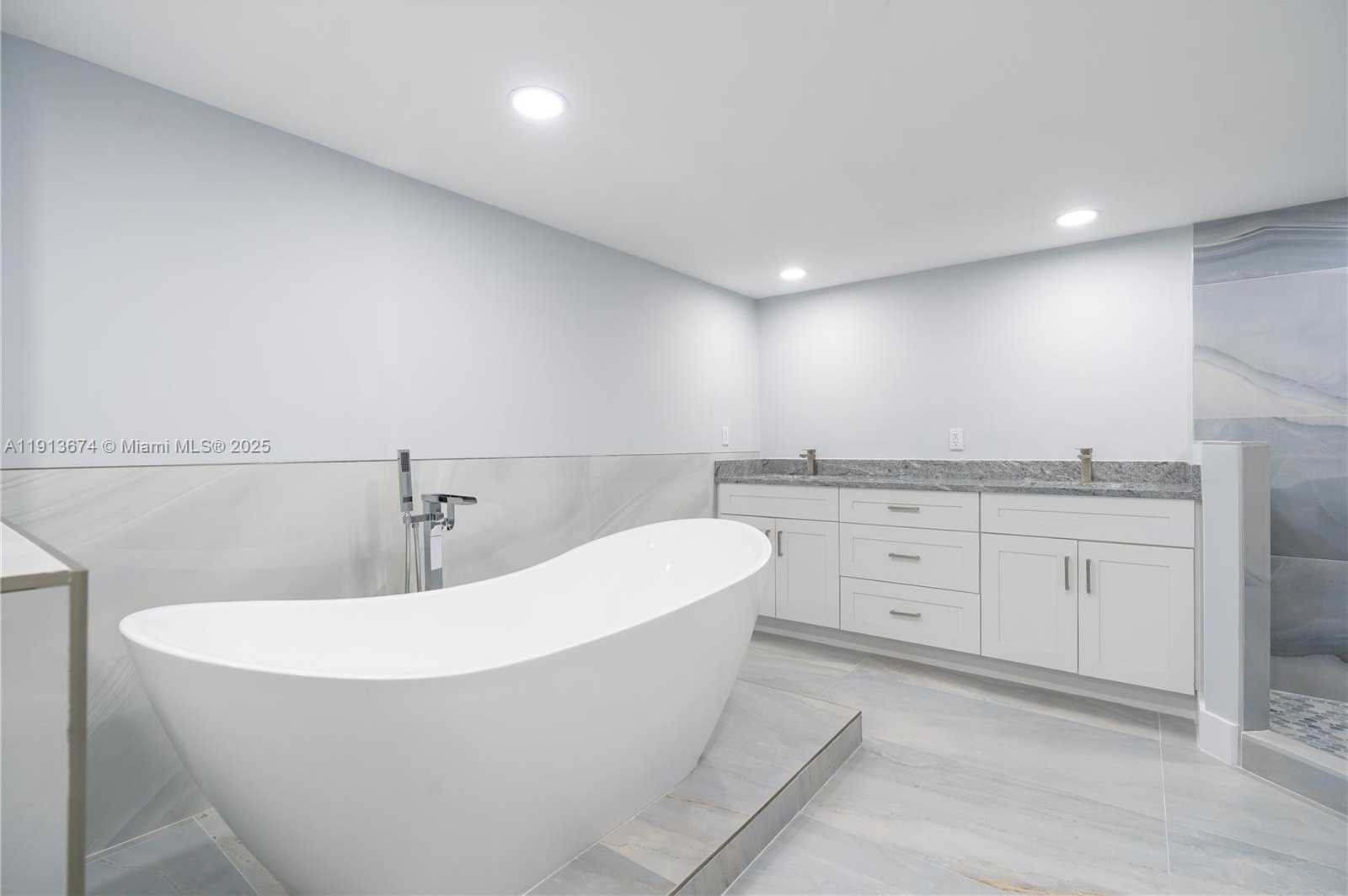 Small Image of 2751 SOUTH OCEAN DR #1008N, Hollywood Number 4