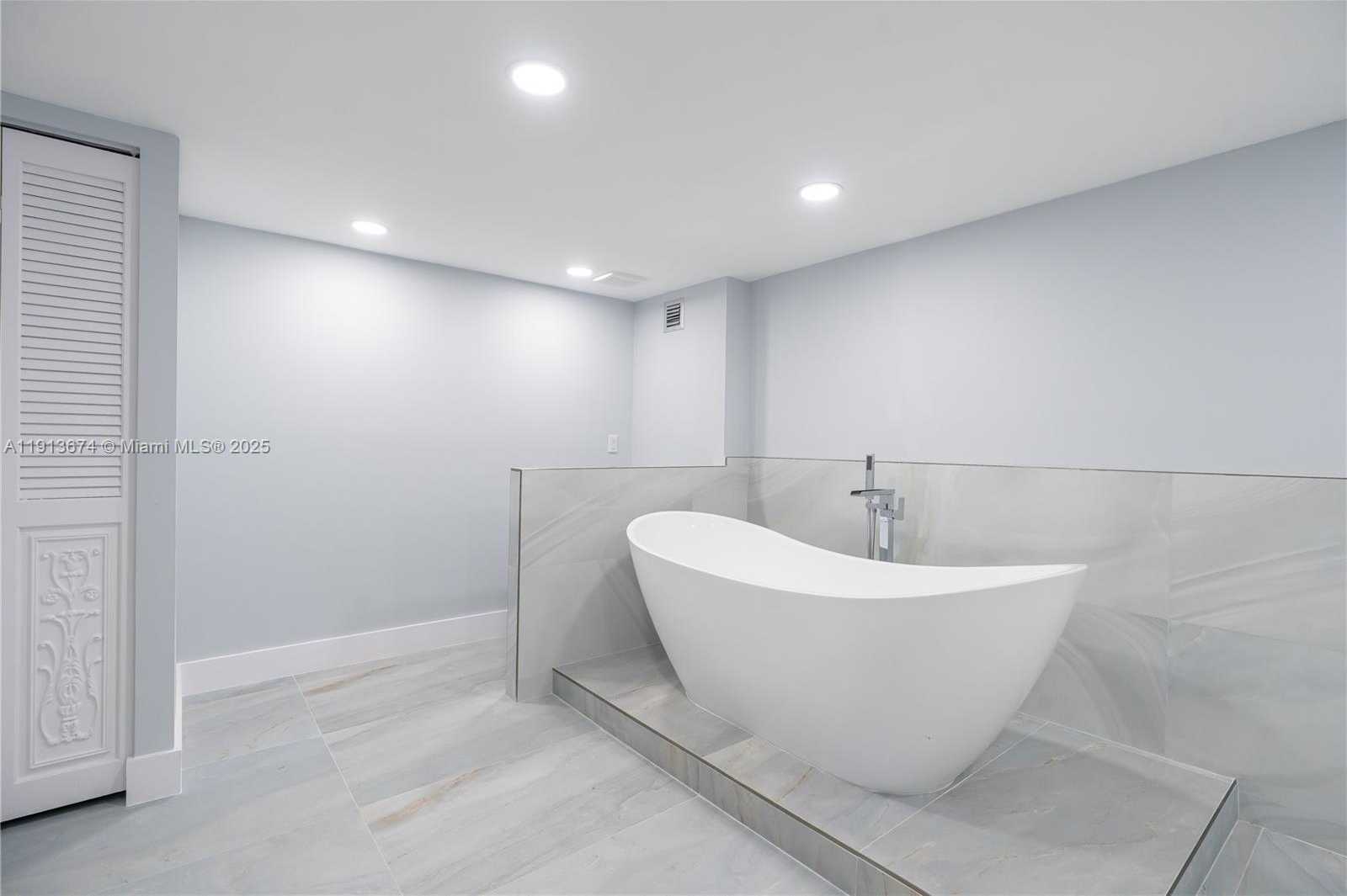 Small Image of 2751 SOUTH OCEAN DR #1008N, Hollywood Number 40