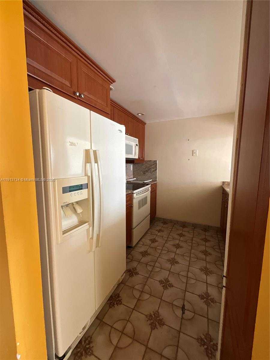 Small Image of 600 NORTH EAST 36TH ST #817, Miami Number 16