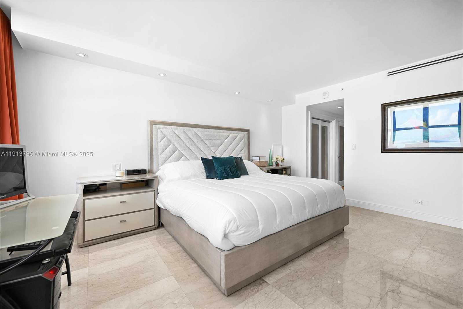 Small Image of 5601 COLLINS AVE #903, Miami Beach Number 23