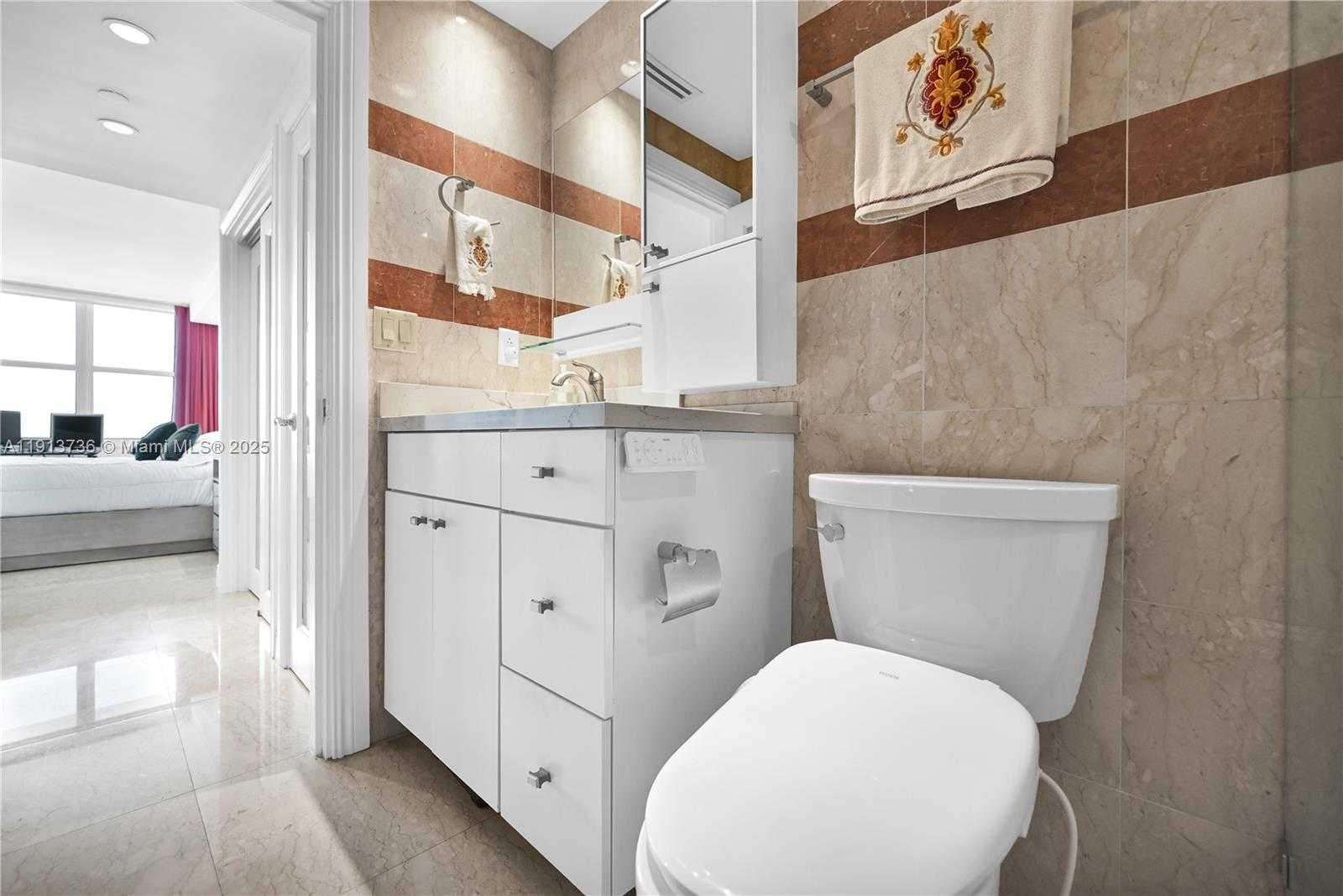 Small Image of 5601 COLLINS AVE #903, Miami Beach Number 27