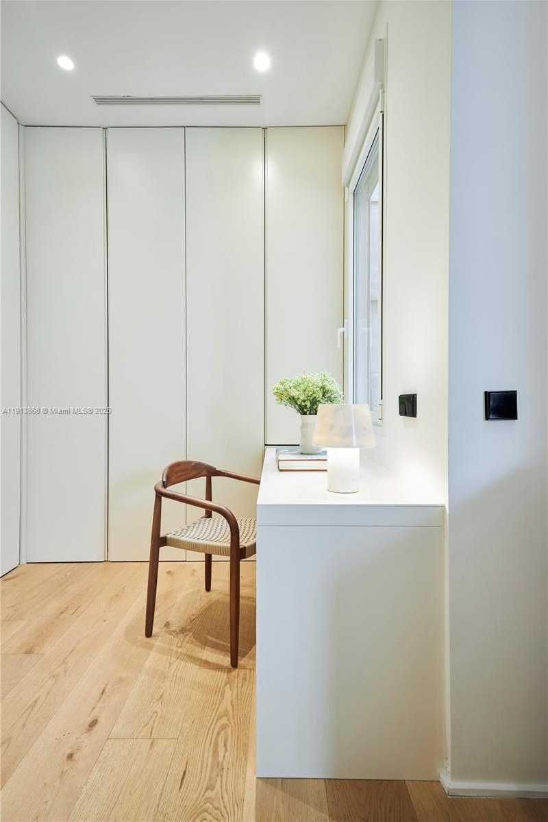 Small Image of 15 CALLE DE LA SALUD #2o. Derecha, Out of City Number 14